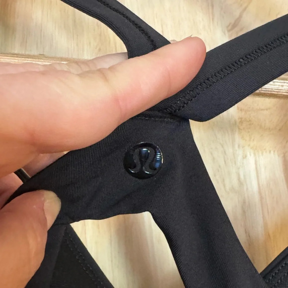 Lululemon Wrap It Up Tank Top Size 4. Excellent condition. Black with gummy logo - Picture 4 of 4